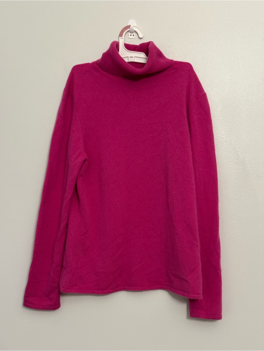 Classiques Entier Fuchsia Turtleneck Cashmere Sweater